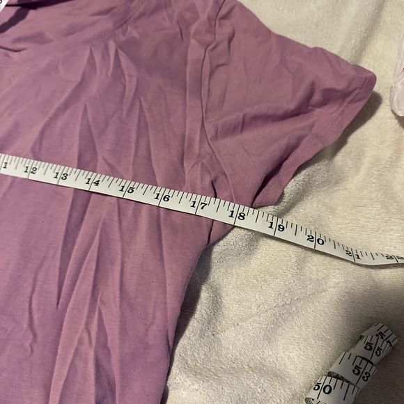 Fabletics run and exercise top - partially open back/vented - purple - loose fit - Picture 3 of 7